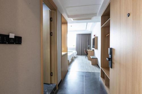 กรีนทรี อินน์ โจวซาน นิวทาวน์ โฮเต็ล (GreenTree Inn Zhoushan New Town Hotel) in โจวซาน