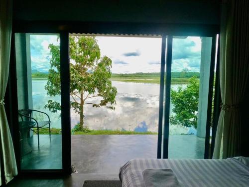 OYO 75530 By the dam cafe and farmstay in Plai Phraya