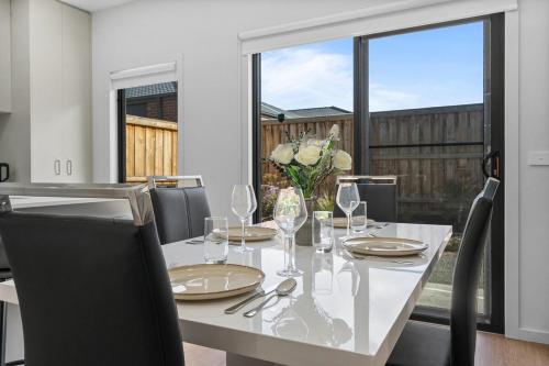 Manor Lakes Luxe in Manor Lakes
