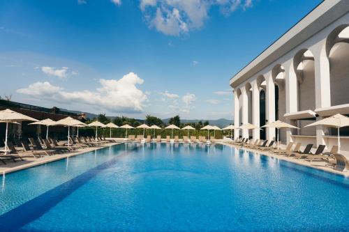 Плувен басейн, Villa Mosavali in Misaktsieli