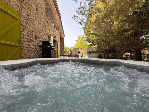 Bany calent, Domaine La Bellevue - Le Petit Nid Charme & Nature in Esclottes