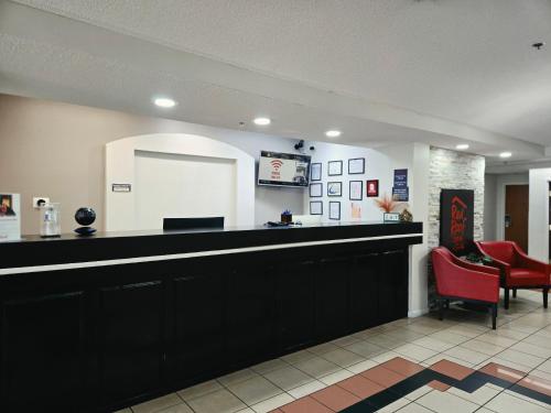 ردهة, Red Roof Inn & Suites Hinesville in هينيسفيل