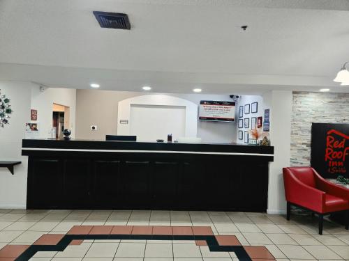 ردهة, Red Roof Inn & Suites Hinesville in هينيسفيل