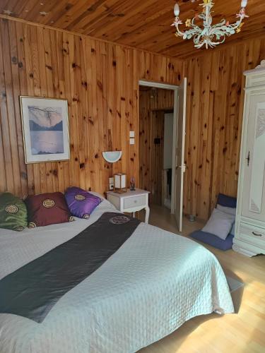 Chambre deux personnes et un bébé (Chambre deux personnes et un bebe) in Belesta