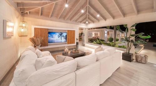 Villa Aama luxury 7 bed villa Sandy Lane Barbados - image 3