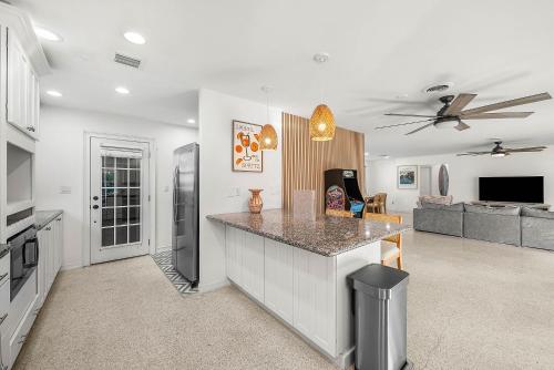 Backyard Oasis with Pool & Games in Lake Worth