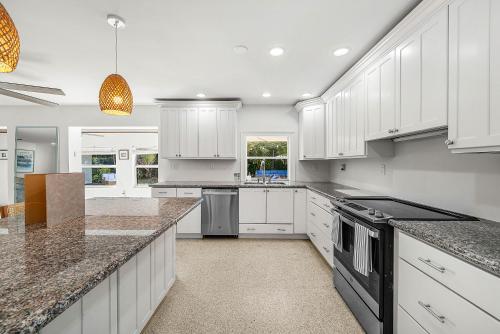 Backyard Oasis with Pool & Games in Lake Worth