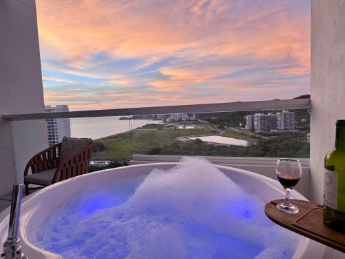 Suite con Jacuzzi y Hermosa Vista al Mar