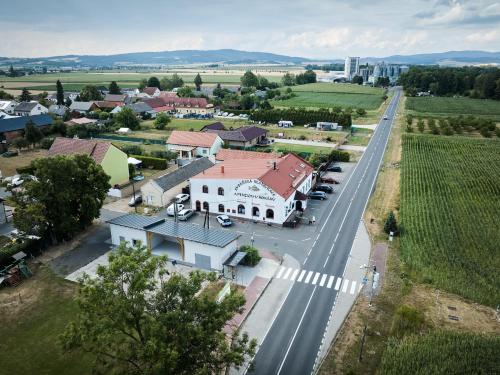 . Rybářská restaurace a penzion u Horáků