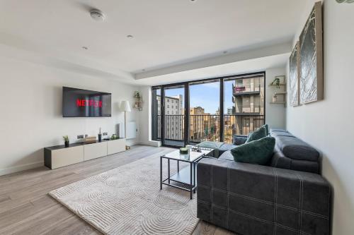 Stylish Slough Apartment Balcony Sleeps 6