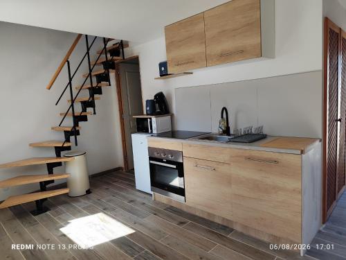 Kitchen, Ty eno in Plourin