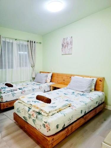 2 twin beds