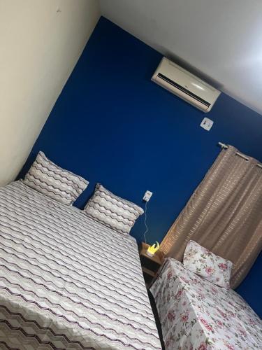 1 queen bed, 1 twin bed