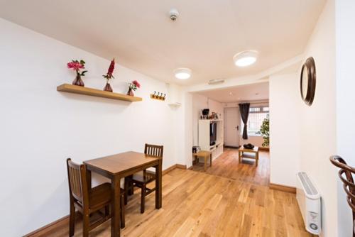 

City Center Own Entrance Apartment