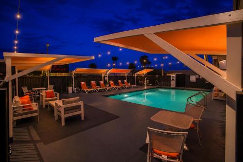 The Hotel Serene Glendale Peoria, Surestay Collection by BW in 北格倫代爾