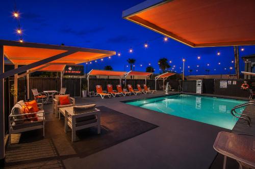 The Hotel Serene Glendale Peoria, Surestay Collection by BW in 北格倫代爾