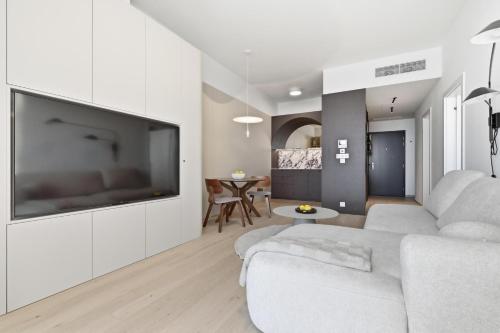 Eurovea Tower Apartment 36th Floor Castle View & Free Parking - image 2