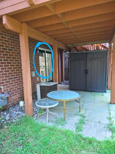 Bejárat, MALE Only Shared Basement in Frederick (Maryland)