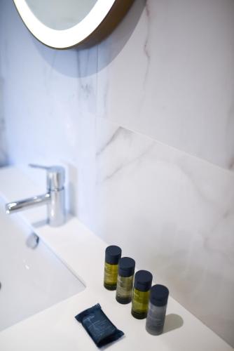 Bathroom, Hotel Le Cheval Blanc in Jossigny