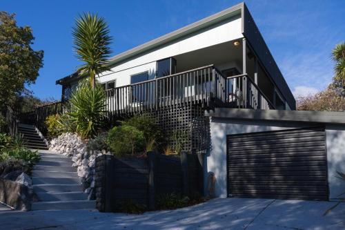 Sea La Vie - in Sunny Nelson in Atawhai
