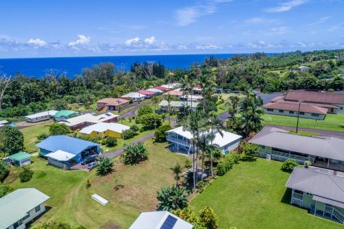 Akaka Falls 6BR Ocean View Retreat with Hot Tub in Honomu (HI)