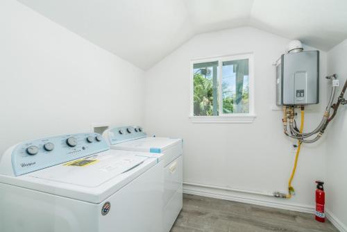 Akaka Falls 6BR Ocean View Retreat with Hot Tub in Honomu (HI)