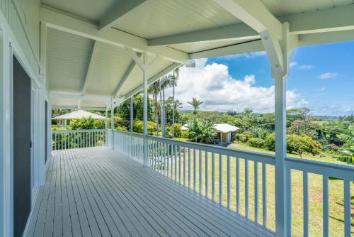 Akaka Falls 6BR Ocean View Retreat with Hot Tub in Honomu (HI)