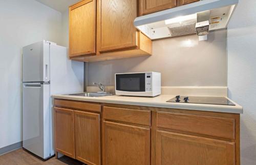 廚房, Extended Stay America Select Suites - Phoenix - Peoria - Sun City in 北格倫代爾