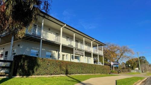 Exterior view of Harden Country Motel
