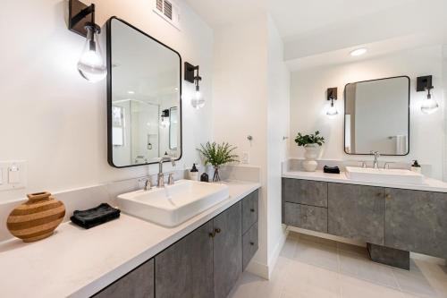 NEW Echo Park Rooftop Retreat Designer Interiors - image 5