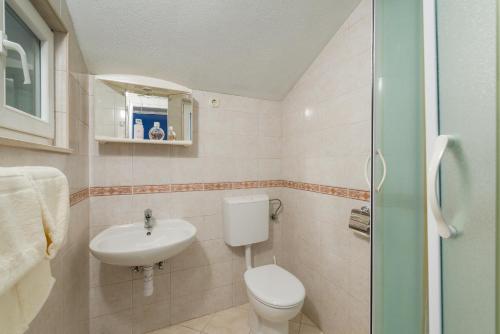 One-Bedroom Apartment image 10