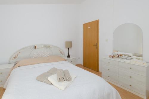 Studio Apartment image 10