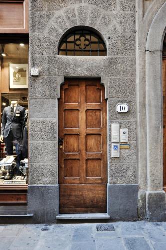 San Lorenzo Palace - image 11