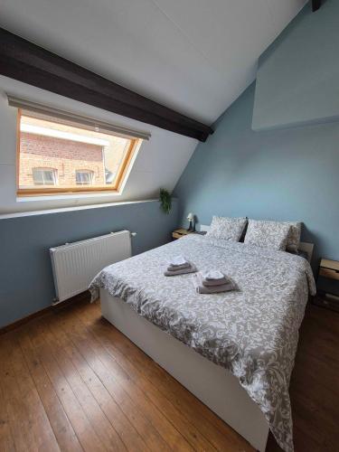 Petit studio dans la rue du Château