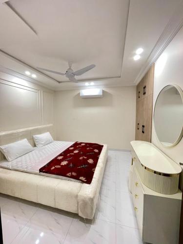 Luxury 2 BHK Apartment Near Lyallpur Galleria - image 3
