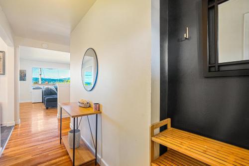 Lake View 3BR Retreat in Bryn Mawr-Skyway