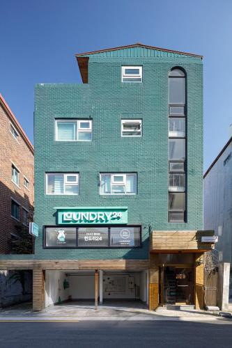 Huayuanhouse HQ in hongdae, Soul