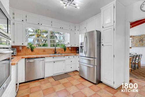 3-Home Compound 12BR 7BA w-Pool & BBQ Sleeps 24 - image 5