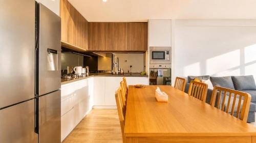 North-Facing 3BR with City Views & Parking in อเล็กซานเดรีย