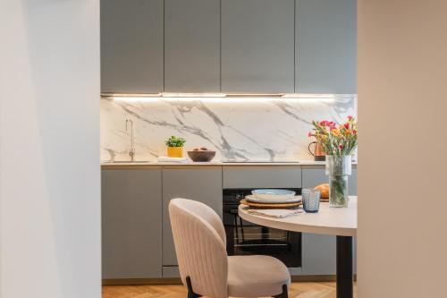 John's Cozy Apartment Near Lake - City Center - Stadium
