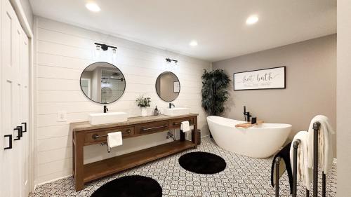 Private Suite in North Canton in نورث كانتون