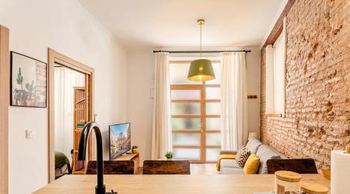Modern 1 Bedroom Apt in Historic Center • Ground F
