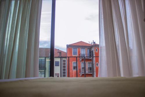 Bright Downtown Apartment