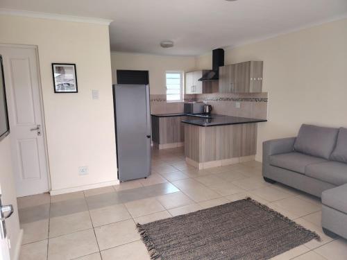 Charming and Cozy Townhouse in Gonubie in Quenera North