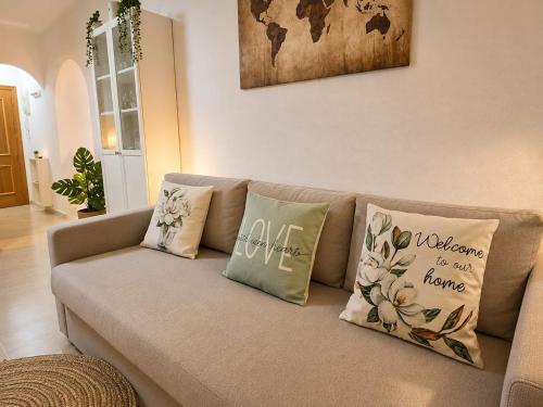 Sunny ground floor apartment with a large terrace and direct access to the pool 2