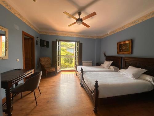 2 twin beds