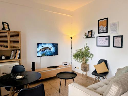Cozy Airport view appartment - image 3