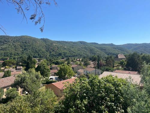 Maison de campagne Ardechoise avec vue montagnes in Saint-Laurent-du-Pape