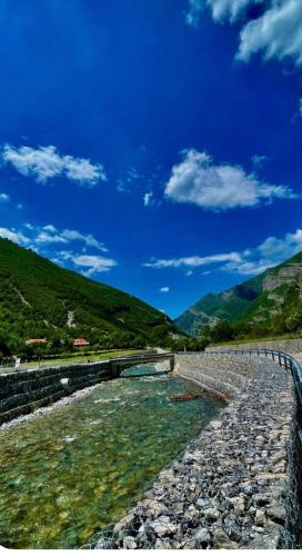 Bar Restaurant Hotel & Camping Vellezerit Gjelaj in Lëpushë