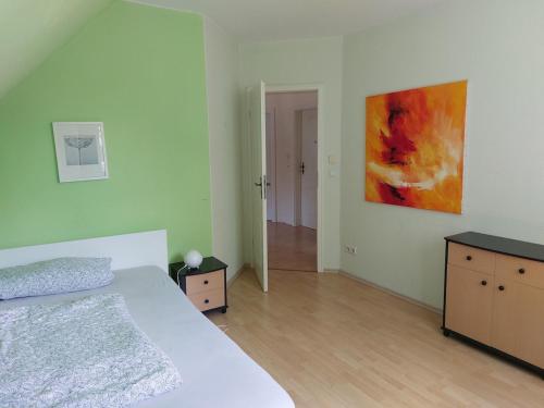 2 private rooms in a beautiful house, Private bathroom in Falkensee